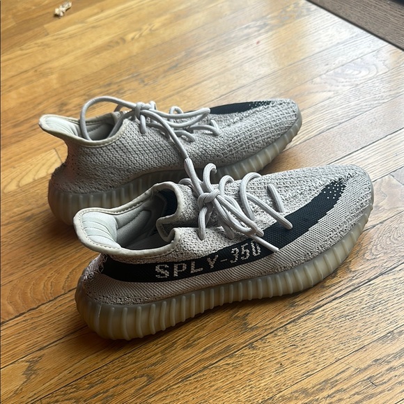 Adidas Yeezy Boost 350 V2 - Gray and Black - Picture 6 of 6